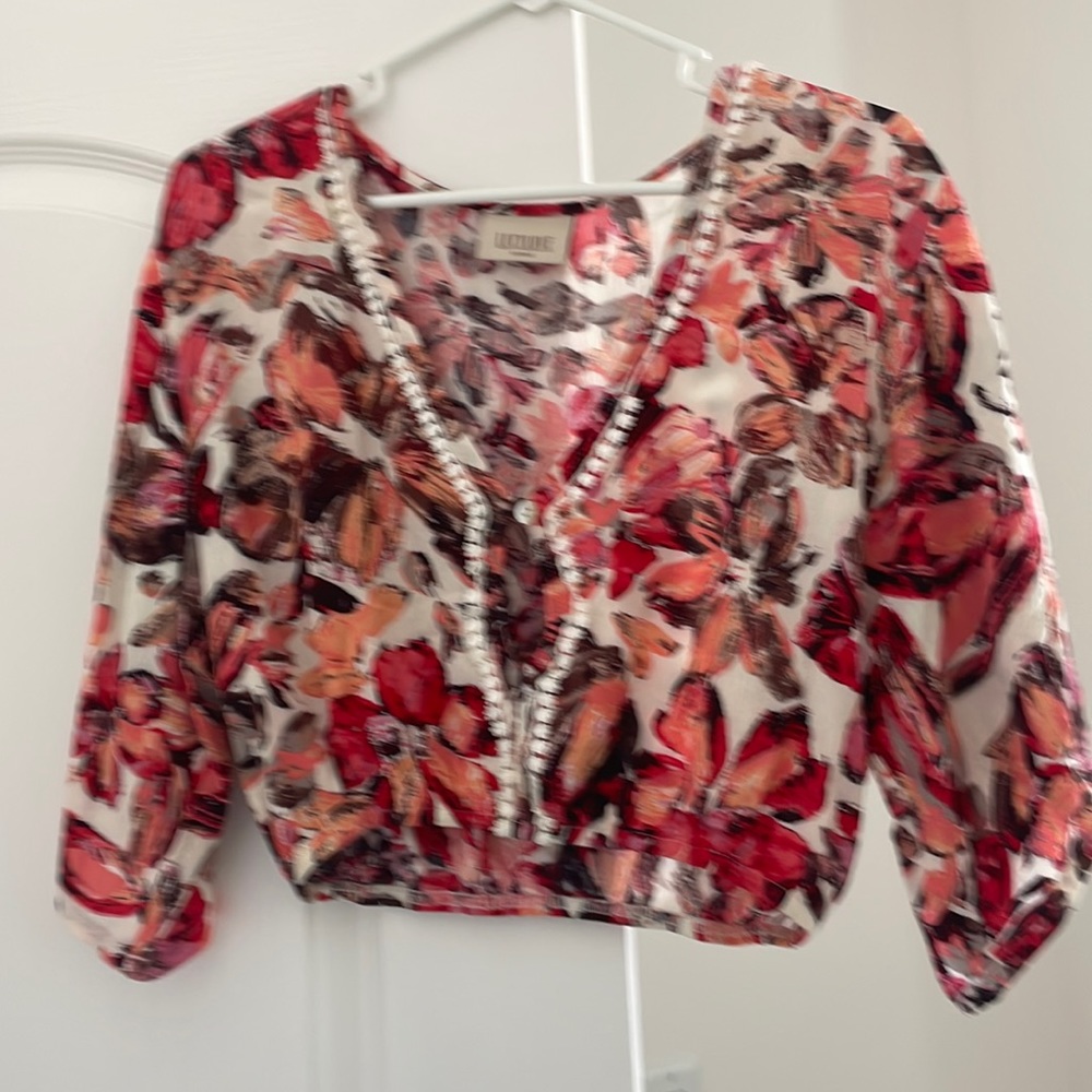 Lucy love surf brand floral crop top